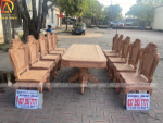 Bộ bàn ghế louis hoàng gia của anh Xiêm gồm 10 ghế và 1 bàn cua góc