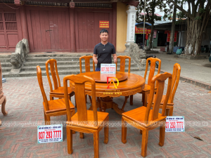 Bộ bàn ghế Triệu Thọ bàn tròn có mâm xoay của anh Thắng gồm 8 ghế và 1 bàn tròn