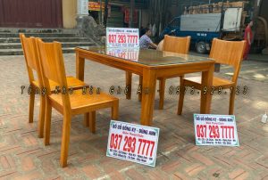 Bộ sản phẩm trơn hiện đại gồm 4 ghế và 1 bàn chất liệu Hương Đá Siêu Sang