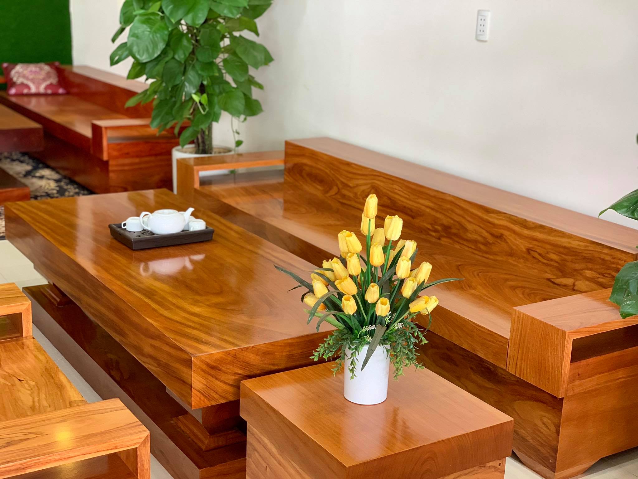 Bàn ghế gỗ lim nguyên khối phòng khách