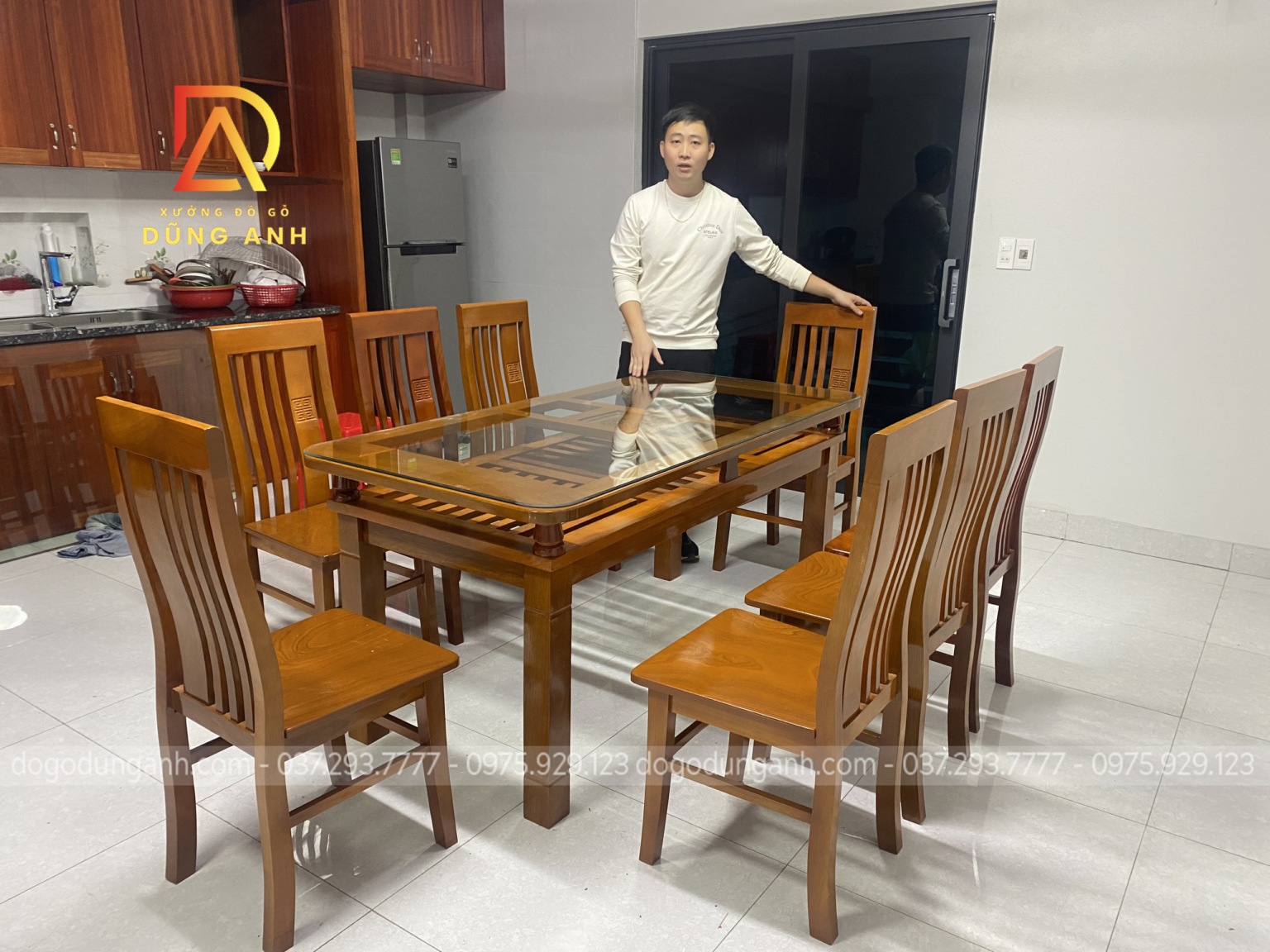 Bàn ghế gỗ nguyên khối phòng khách từ gỗ xoan
