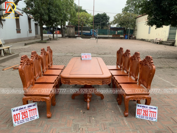Mẫu bàn ăn đẹp hoàng gia
