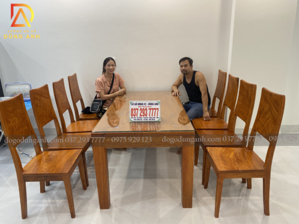 Mẫu bàn ăn gỗ Gõ Đỏ hiện đại