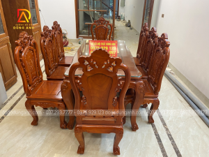 Bộ sản phẩm Louis Hoa Hồng 8 ghế và 1 bàn củ lạc cho chị Liên