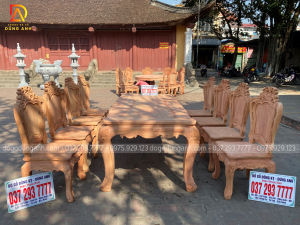 Bộ sản phẩm 8 chiếc ghế louis đục chạm 2 mặt và 1 chiếc bàn củ lạc vô cùng rộng và đẳng cấp.