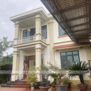 Bên ngoài căn nhà có sân vườn siêu rộng của a Dũng