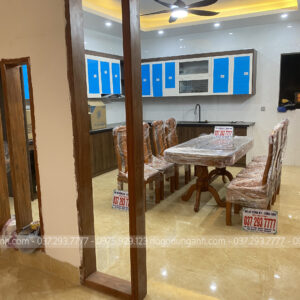 Bên ngoài phòng bếp nhìn vào