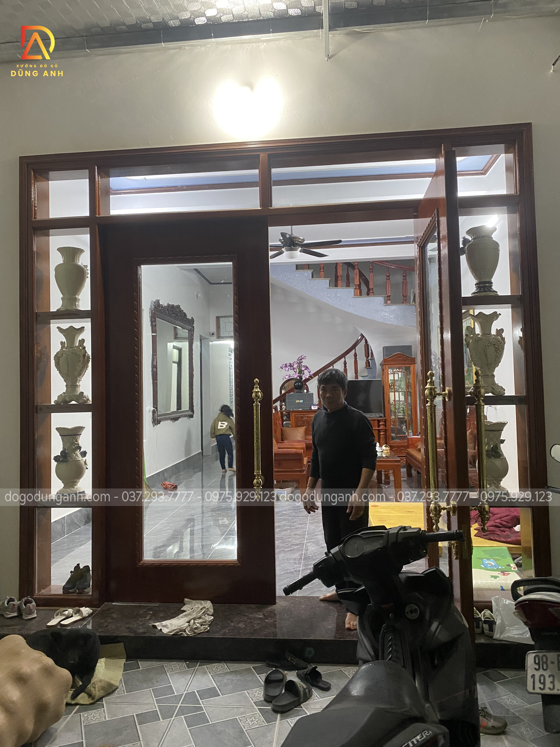 Phía bên ngoài căn nhà vô cùng ấm cúng của a Hào