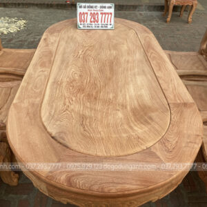 Kích thước của chiếc bàn là 90x180cm