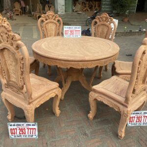 Khuôn tranh và yếm của bàn là 3cm cưa Yếm được đục vén tỉ mỉ bởi các người thợ có kinh nghiệm lâu năm