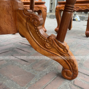 Chân chó của chiếc trụ dày 5cm, bản rộng là 12cm