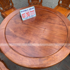 Ván bàn to như vậy mà chỉ ghép 2 lá