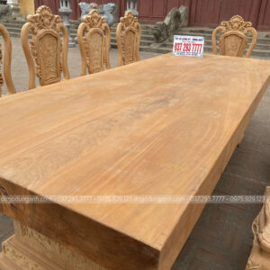 Bàn liền nguyên khối có kích thước 130x270cm, độ dày 13cm rất phù hợp với không gian nhà bếp rộng