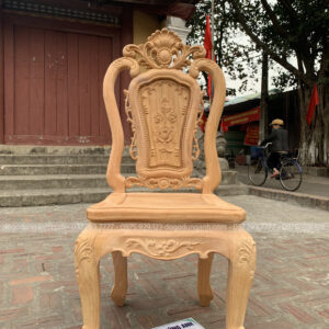 Chương ghế cũng là bản liền nguyên khối, bản rộng 25cm Vách ghế 1 tấm liền đục 3 bông hoa hồng tượng trưng cho tình yêu tình báo, hạnh phúc gia đình ấm no