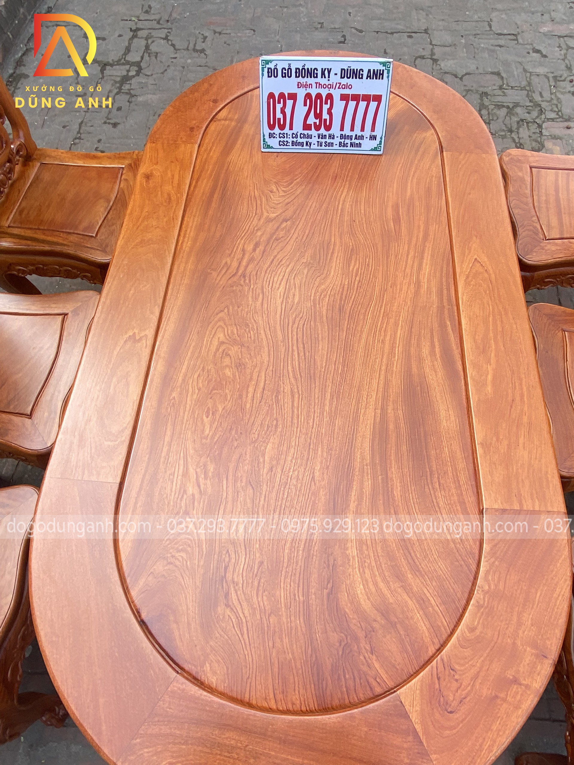 z4085147299200_6583380d0575ba5809a4f6af8419e9c4-Recovered Kích thước của chiếc bàn là 90x180cm