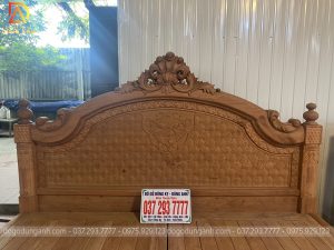 Hoa lá tây vách đục trám mai chất liệu gỗ hương đá vô cùng đẳng cấp quý khách hàng