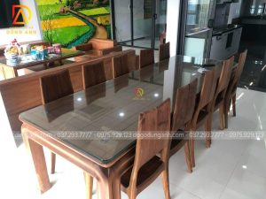 Bộ sản phẩm bàn ghế ăn hiện đại chất liệu gỗ gõ đỏ vô cùng hiện đại
