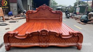 Giường hoa lá tây được làm chất liệu  gỗ hương đá cực kì đẳng cấp