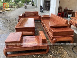 Sofa zito hiện đại chân đùi gà được làm trên nền gỗ Hương Đá