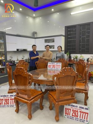 Bàn giao bộ sản phẩm 8 ghế Louis Hoàng Gia kết hợp cùng chiếc bàn tròn đơn giản chất liệu gỗ gõ đỏ