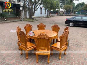 Sự kết hợp Á Âu cùng bàn tròn họa tiết Trống Đồng Đông Sơn và 8 ghế Louis Hoàng Gia gỗ Gõ Đỏ