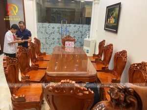 Bàn giao bộ sản phẩm gỗ Hương Đá cực đẹp 10 ghế Louis Hoàng Gia có tay + bàn vén góc