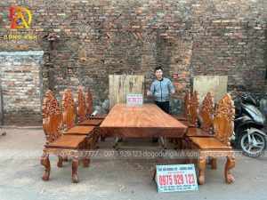 Bàn liền nguyên khối cực đẳng cấp kết hợp 8 chiếc ghế Hoàng Gia vách đặc - gỗ Gõ Đỏ