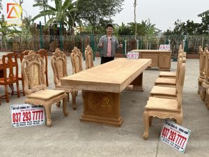 Bộ sản phẩm 8 ghế Louis Hoa Hồng đục 2 mặt kết hợp bàn nguyên khối - gỗ Gõ Đỏ