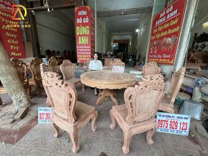 Mẫu 8 Ghế Louis Hoàng Gia Cao Cấp + Bàn Tròn Yếm Vén - Gỗ Hương Đá