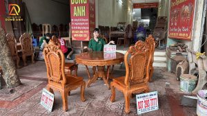 Mẫu 5 Ghế Louis Hoa Hồng + Bàn Tròn yếm đục nhỏ ván liền 1 tấm - Gỗ Gõ Đỏ