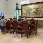Bàn giao 12 ghế louis hoàng gia + bàn nguyên khối đến phú thọ