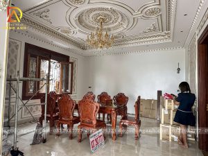 Đồ Gỗ Dũng Anh | Bàn giao bộ 8 ghế Louis Hoàng gia + Bàn củ lạc – Gỗ Hương đá , cho a Cương  ( Hà Nội ).