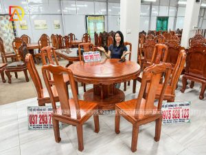 Bàn Ăn Tròn Triện Thọ 8 Ghế – Chân Trụ Cánh Phượng, Nét Đẹp Nội Thất Gỗ Hương Đá