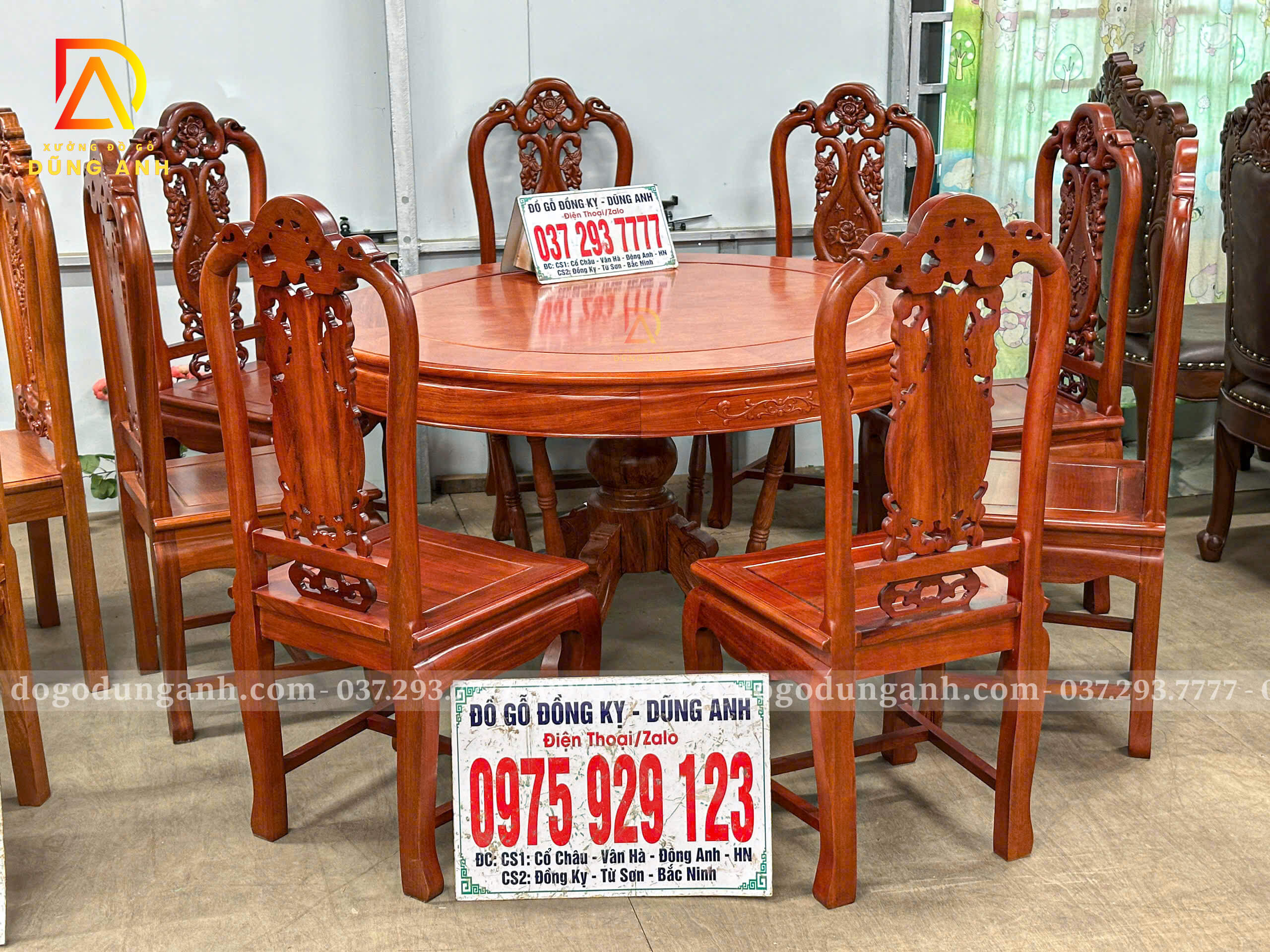 Bàn Ăn Tròn 8 Ghế Hồng Con – Vẻ Đẹp Cổ Điển Trong Không Gian Hiện Đại