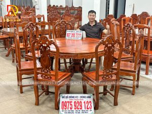 Bàn Ăn Tròn 8 Ghế Hồng Con Chân Cột Liền – Gỗ Hương Vân Nổi Vân Đẹp